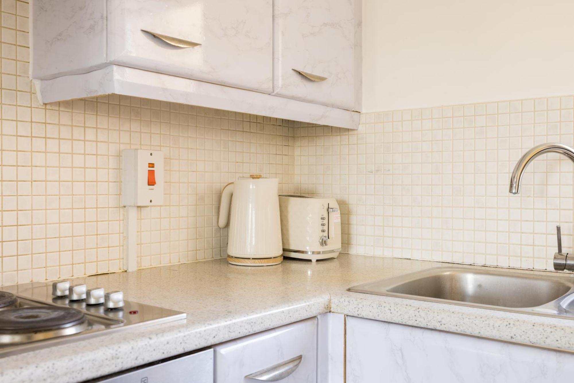 2 Bed Balcony Flat Near Wembley Park *