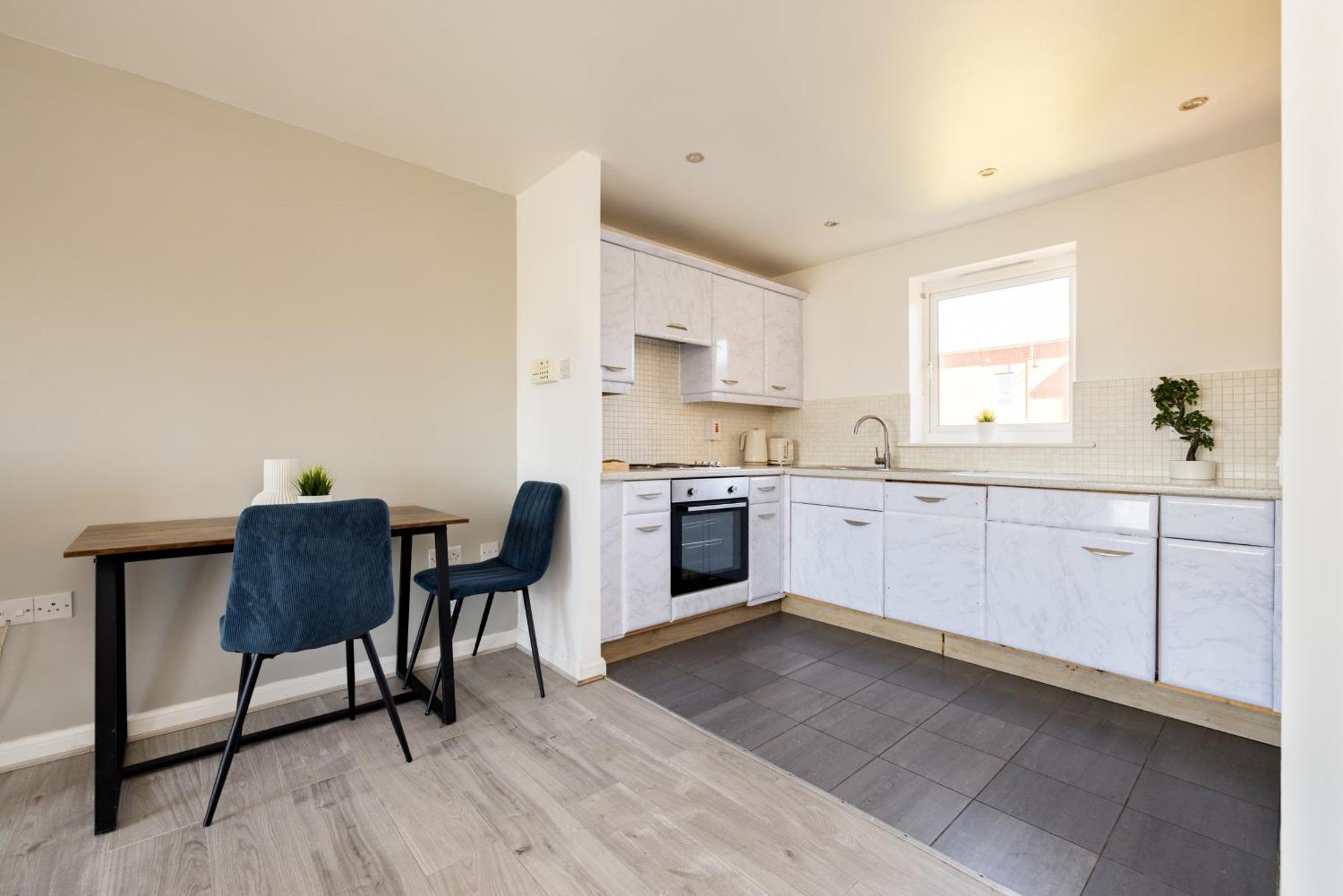 2 Bed Balcony Flat Near Wembley Park Apartment