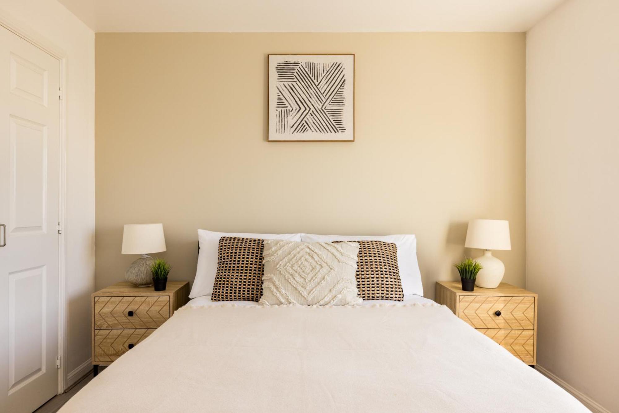 2 Bed Balcony Flat Near Wembley Park